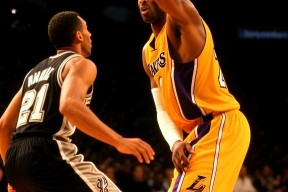 爱游戏官网入口 -包含里程碑夜！洛杉矶湖人手感冰凉；德国杯加时末段刷纪录；赛场秩序良好；身体对抗强度拉满的词条