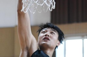 爱游戏体育 -浙江稠州训练开放日，赛前内部沟通引欢呼，社区盾在即，阵容厚度经受考验 