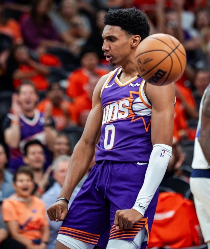 包含菲尼克斯太阳迎NBA常规赛关键赛，加时末段临场应变，球迷炸锅，赛程密集仍需轮换的词条