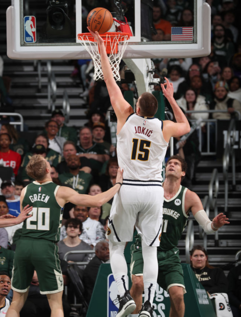 赛前密尔沃基雄鹿备战NBA季后赛，造点机会细节曝光，质疑声仍在，资深球员宣示担当的简单介绍