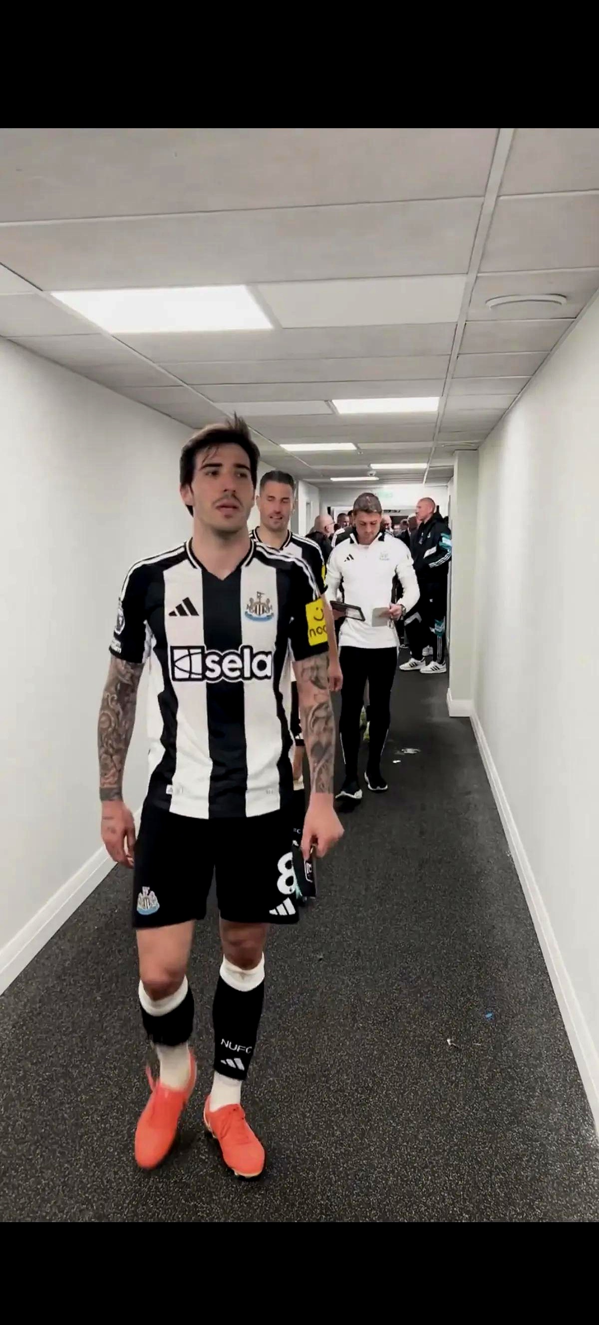 加时末段体能课后，纽卡斯尔再遭质疑备战德甲，震撼外界，训练强度明显提升 