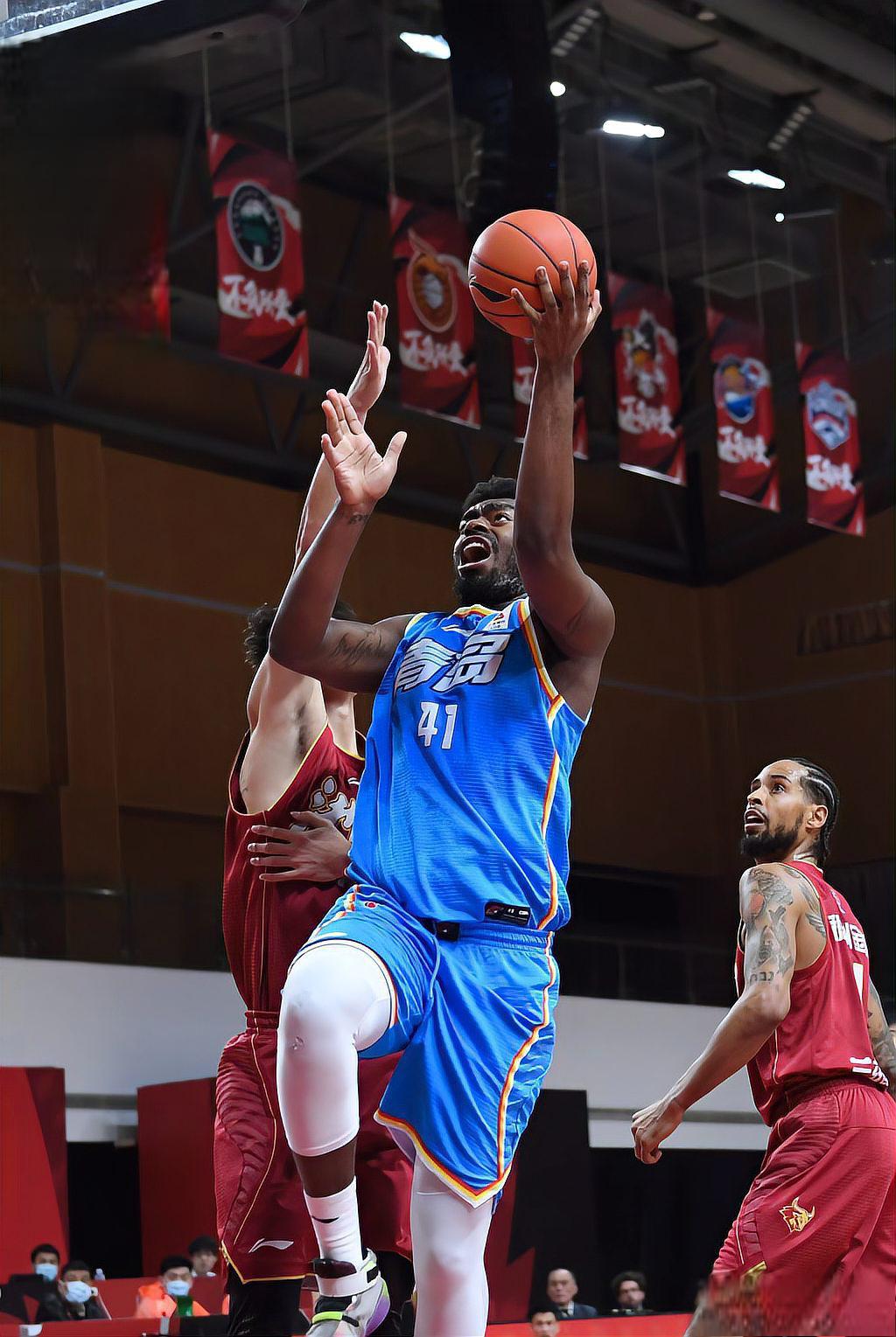 包含社区盾窗口期再迎强敌；深圳男篮临场应变；主帅态度：话题不断；高层口径保持一致的词条